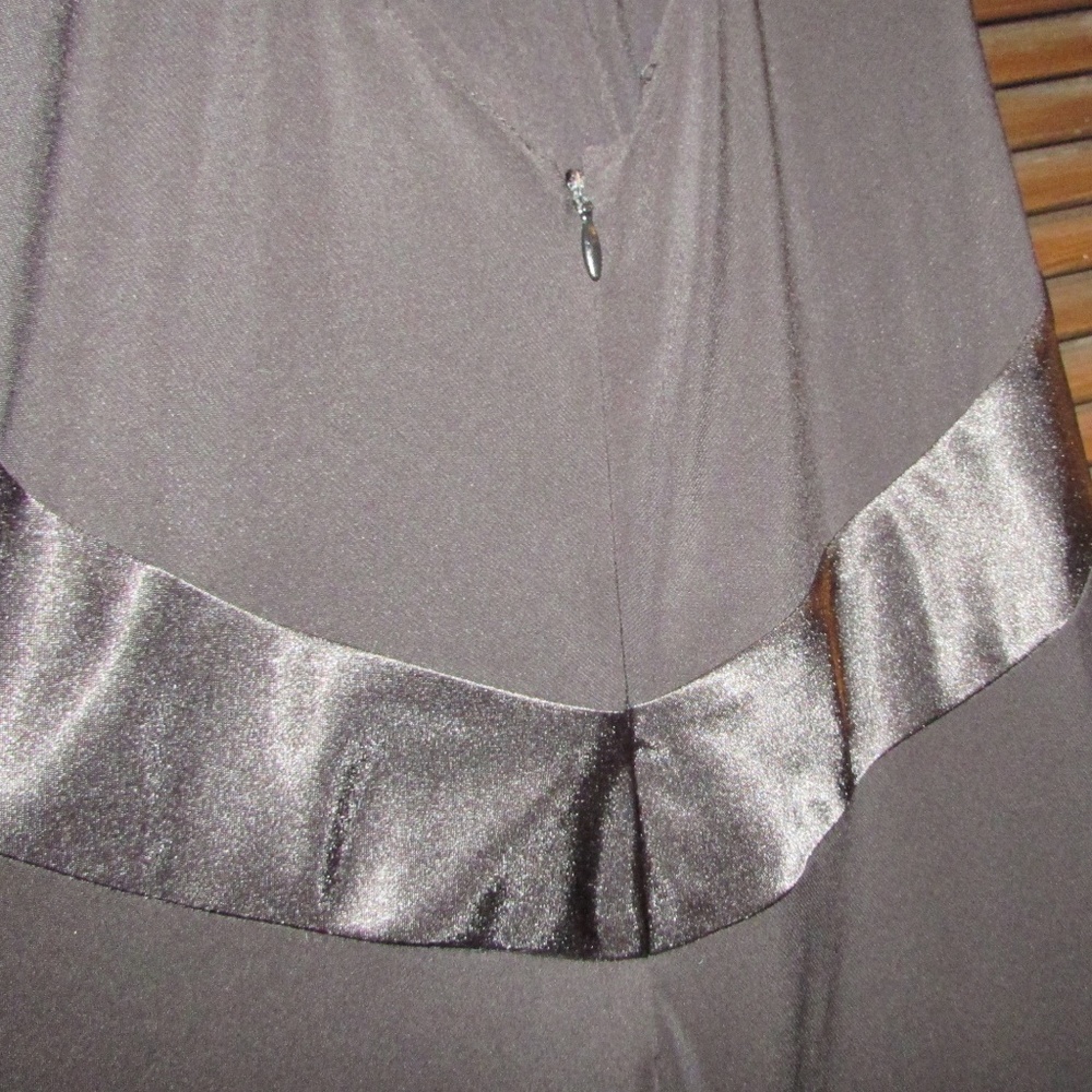 Plunging black hi/low formal-no tag - Picture 2 of 8